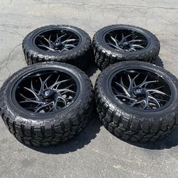 22” Dodge Ram Ford Bronco Fuel Runner Wheels And 35” Like New Mud Terrain Tires