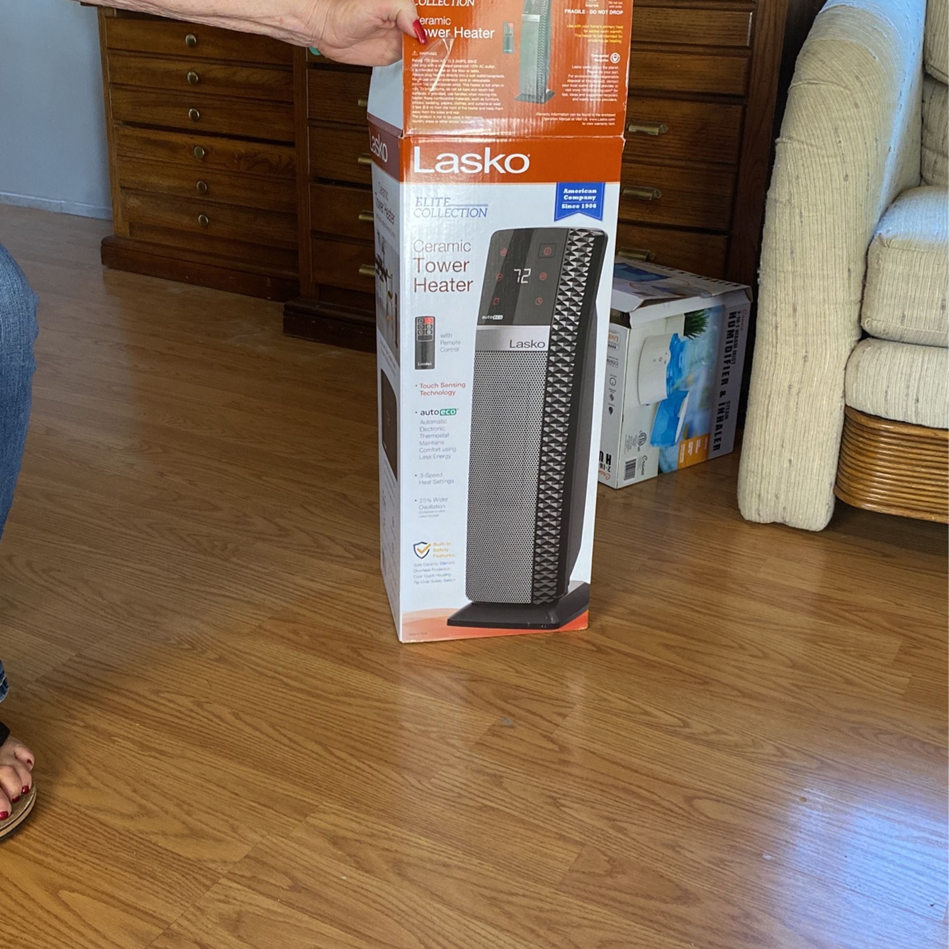 Costco Lasko Ceramic Tower Heater Elite Collection for Sale in Edgewood