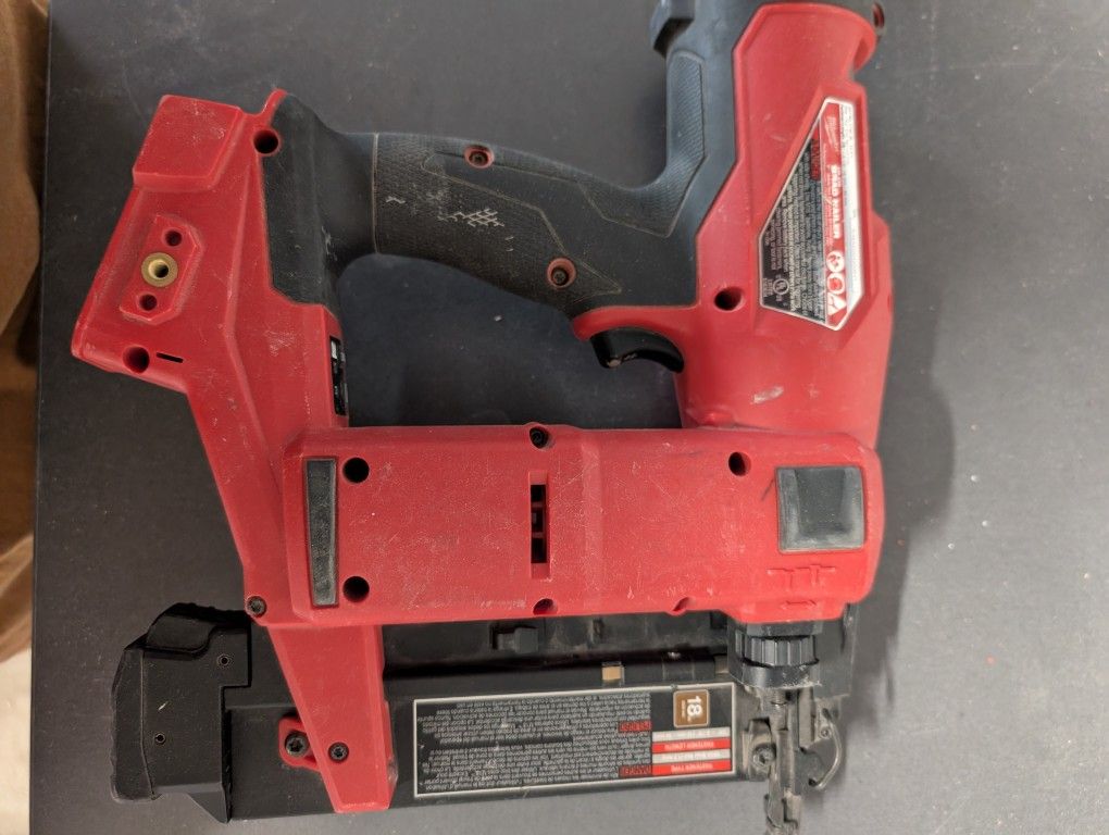 Damaged 18 Gauge Brad Nailer. Misfires.