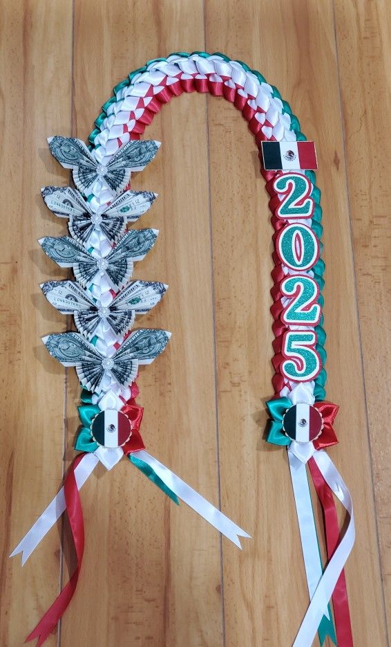 Graduation Money Lei