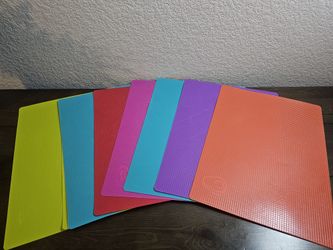 CUTTING BOARD PLASTIC 