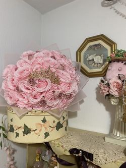 50 Rose Bouquet With Crown