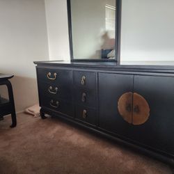 Custom Bedroom Furniture 