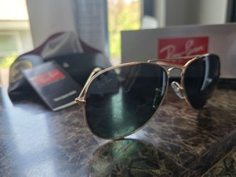 Ray-Ban Aviator Sunglasses Gold Frame