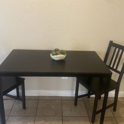 table with 2 chairs