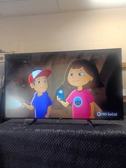 65 inch Roku 4k smart tv beautiful tv comes with remote control shows great quality clear picture works perfect guaranteed