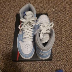 Jordan 1 Hyper Royal 