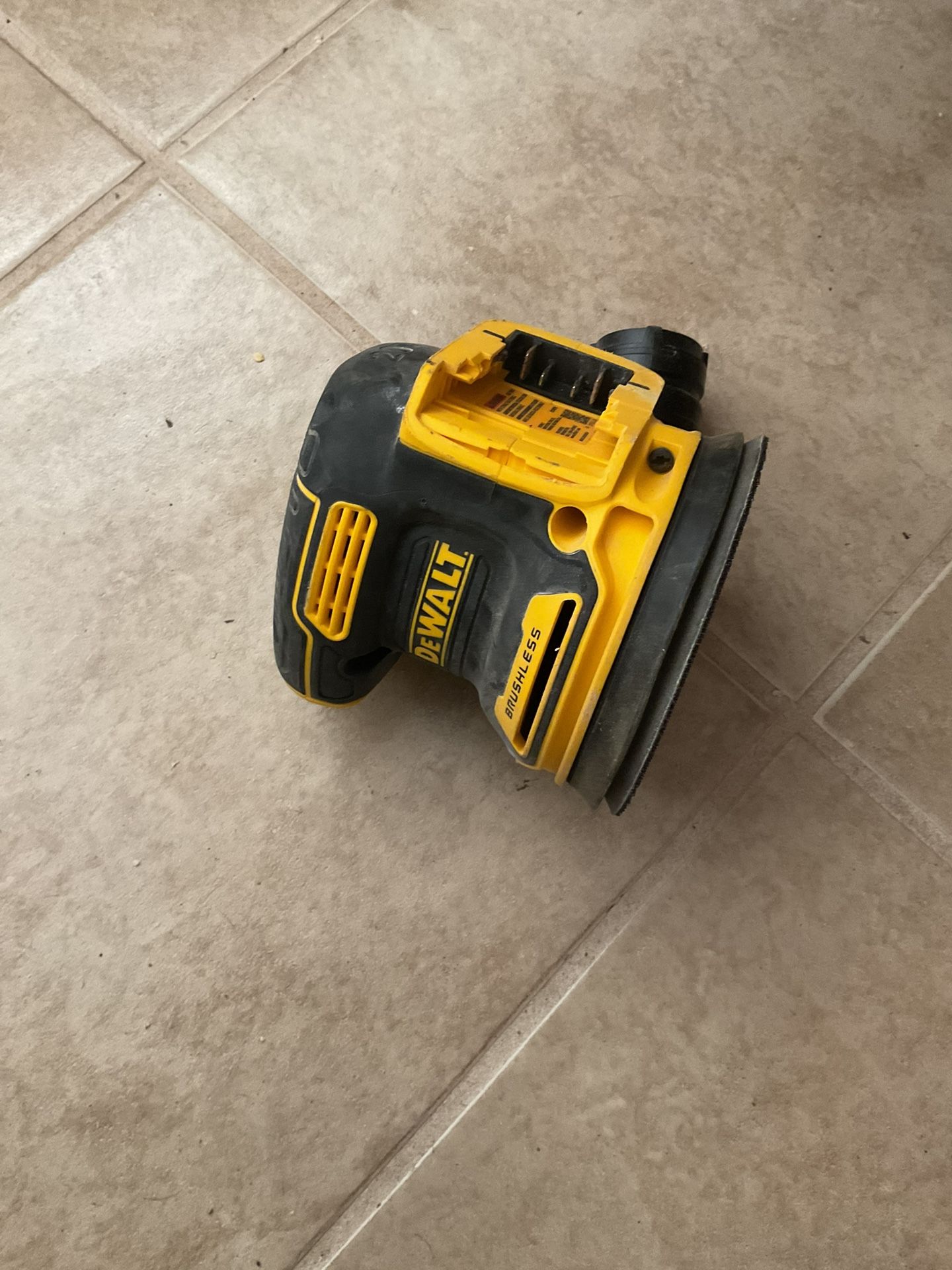 Barely Used Dewalt 20V MAX XR Cordless Brushless 5 in. Random Orbital Sander