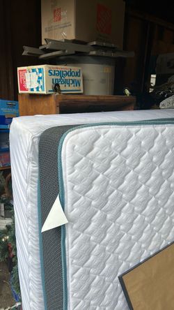 Queen size mattresses with metal base