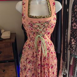 Women’s dress size small