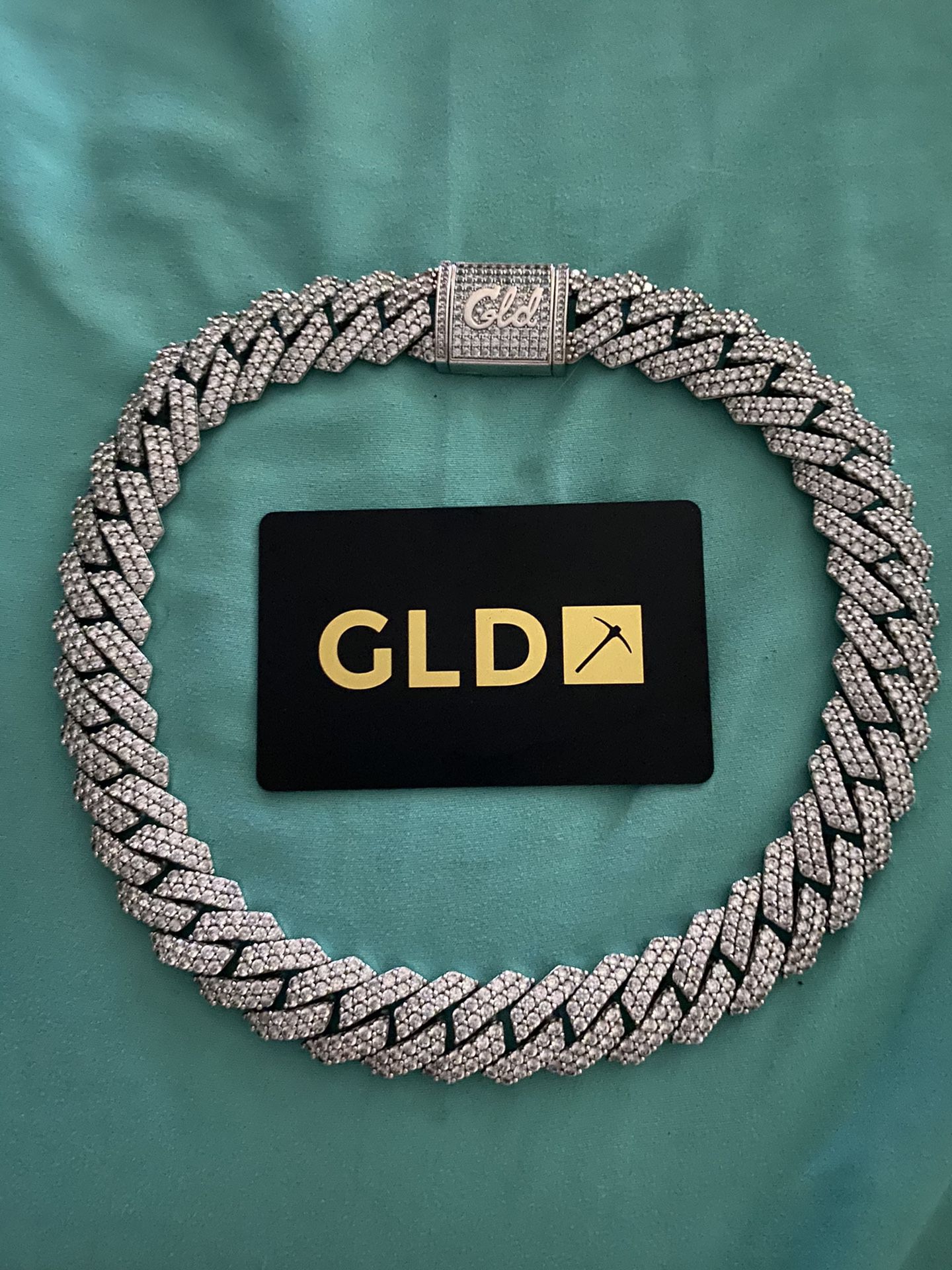GLD choker chain
