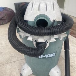 SHOP-VAC 6 GALLONS ON GOOD WORKING ORDER $60.00