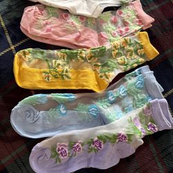 4 Pairs Of Socks Size 7-9