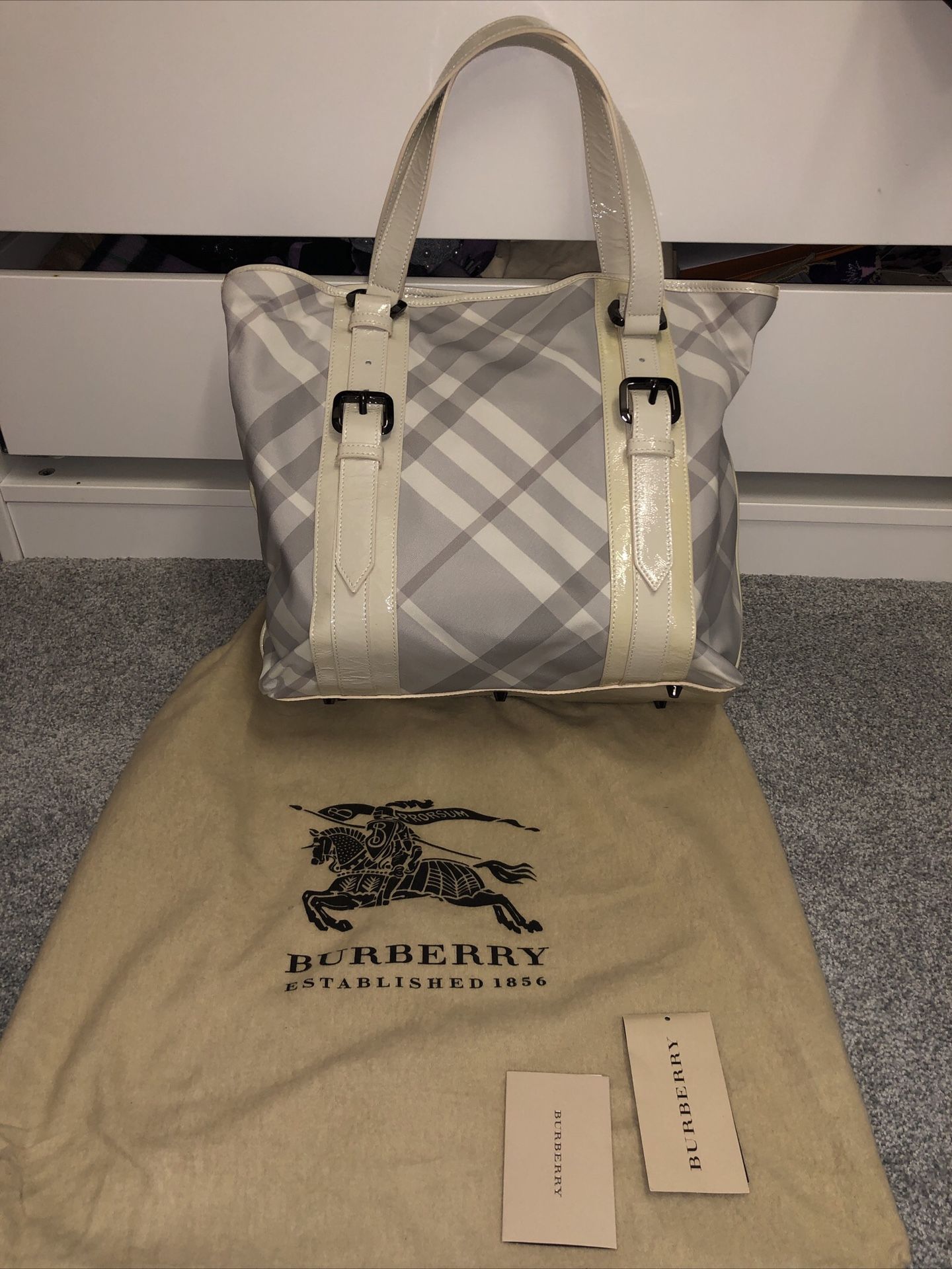 π BRAND NEWπ Burberry Beat Nylon Landscape Tote In Pale Trench