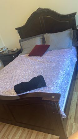 Bed frame queen