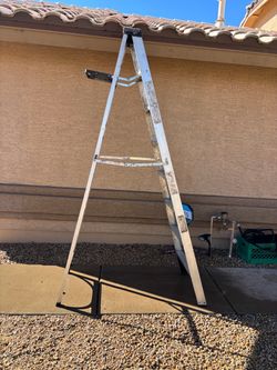 8ft Aluminum Step Ladder