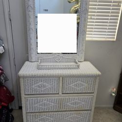 4 Drawer Wicker Clothes Dresser With Mirror 