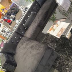 Brand New In Box Firm Price $1,090 Black Velvet Crystal Tufted Sectional With Storage Pillows Included Chrome Legs Nailhead Trim