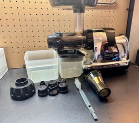 Omega J8006HDC Slow Masticating Juicer & Food Processor - Chrome (Like New)