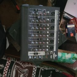 PEAVEY RQ 200 SIX CHANNEL MIXER