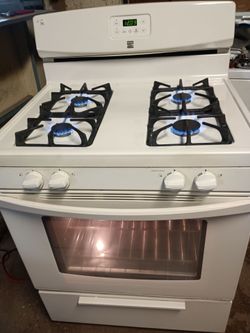 Very Clean off white Gas Stove works Great Free delivery!