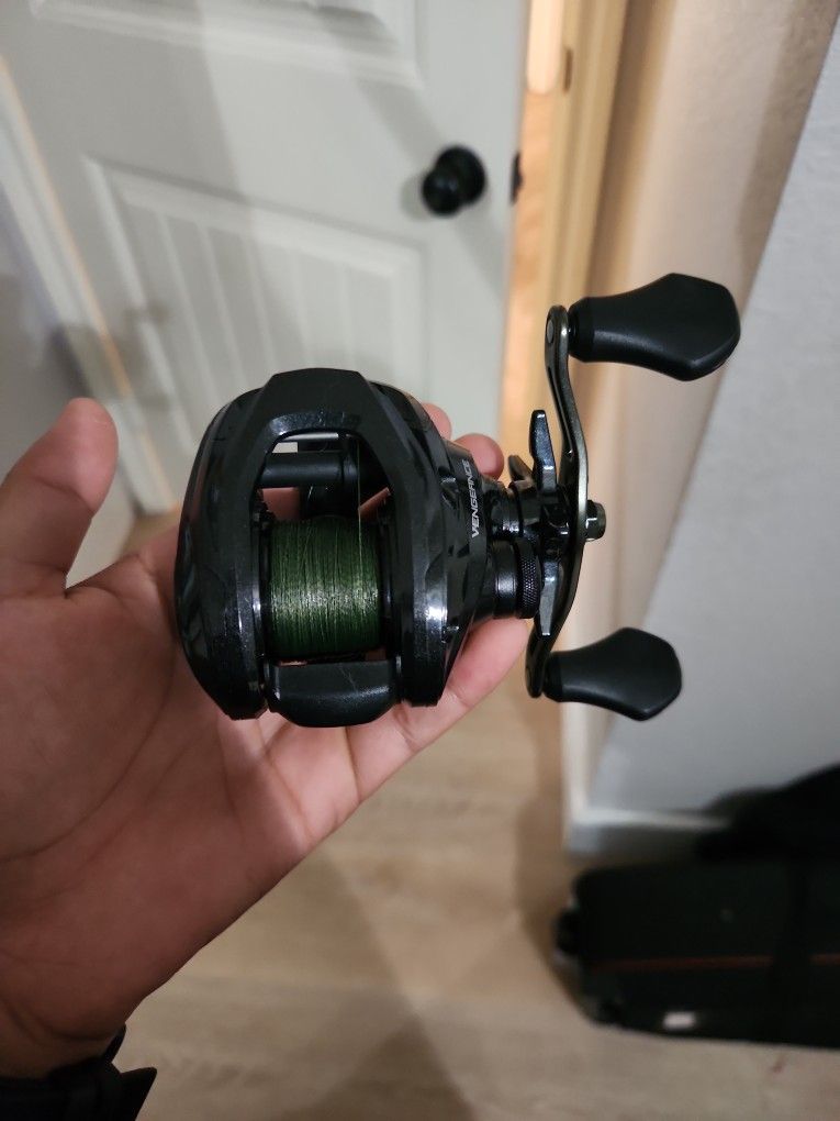 Abu Garcia Vengace Baitcasyer Reel (Right Handed) Needs To Go Asap