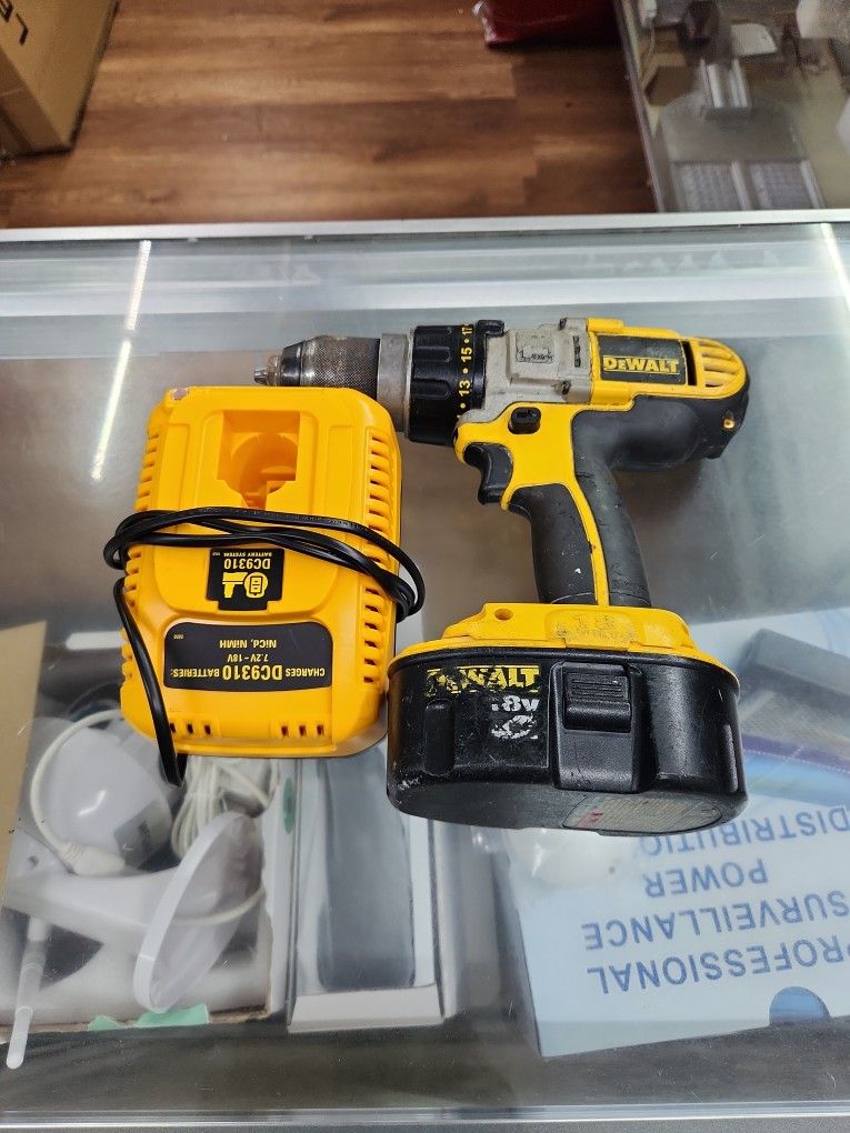 Hammer Drill 18 Volt Dewalt With Battery And Charger 