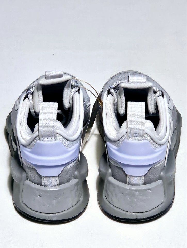 WOMEN'S SIZE 5: ADIDAS NMD_R1 SNEAKERS!!