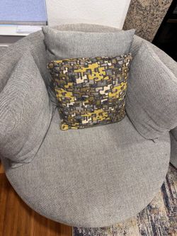 2 Swivel Chairs, with pillows , Excellent Condition