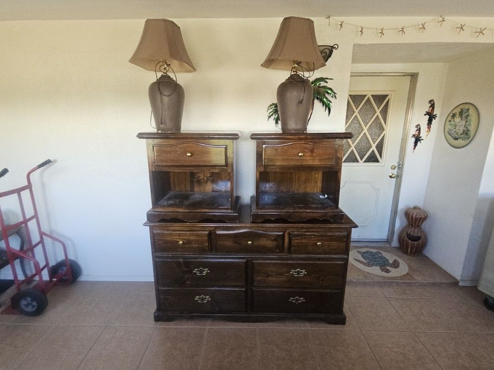 Dresser And 2 Nigthstands 