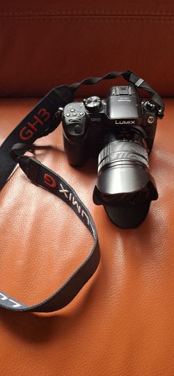 Panasonic LUMIX GH3 Camera with Panasonic LUMIX G VARIO 14-140mm f/3.5-5.6 Lens