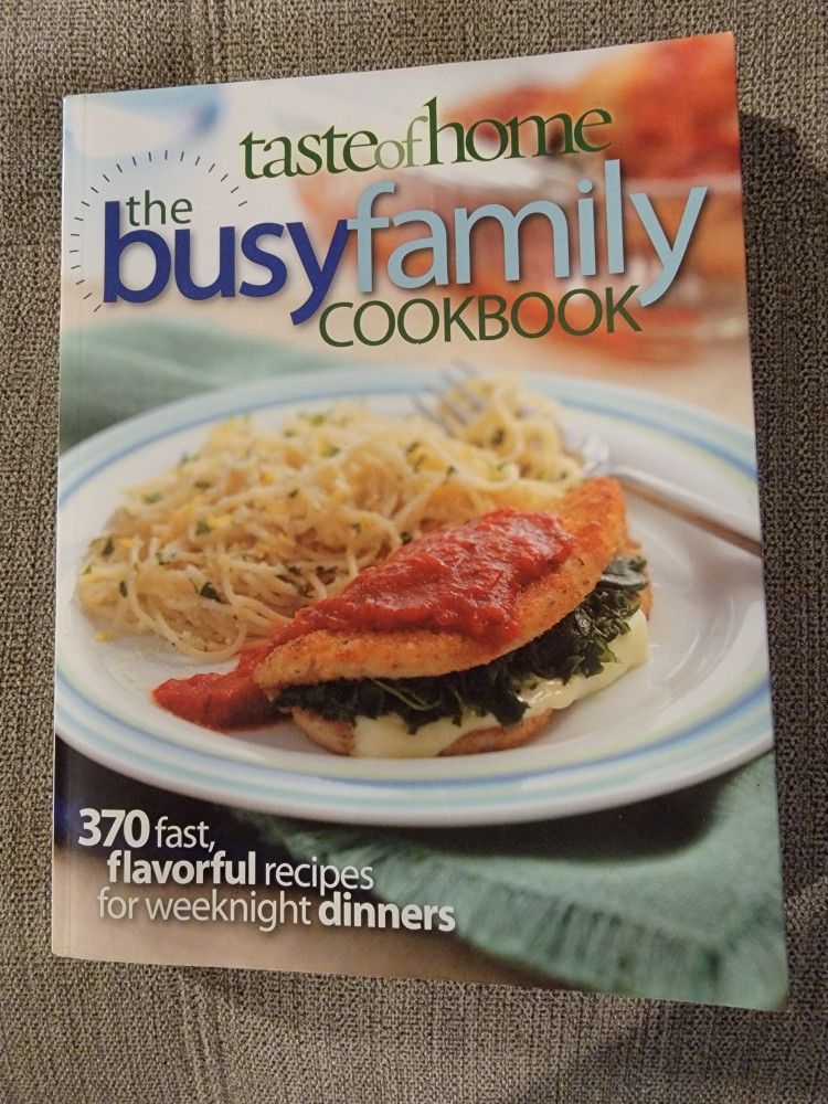 Taste of Home: Busy Family Cookbook: 370 Recipes for Weeknight Dinners Papeback