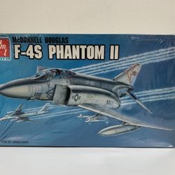 Amt ERTL ~ McDonnell Douglas F-4S Phantom II ~ 1/72 Scale Model Kit #8692 ~ NEW
