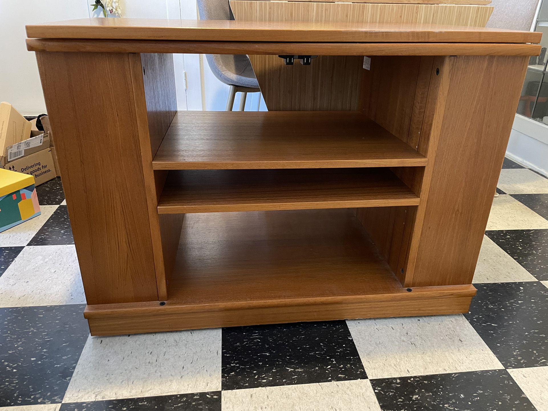 FREE TV Stand With Swivel Top / Entertainment Center