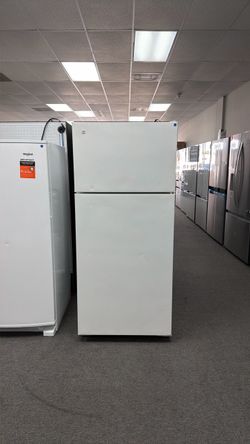 GE refrigerator top freezer