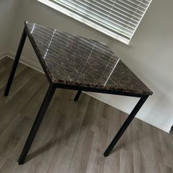 4 Seat Kitchen Table w 4 Chairs