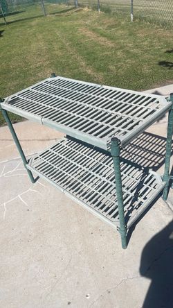 METAL SHELVE HARD HARD PLASTIC TOP