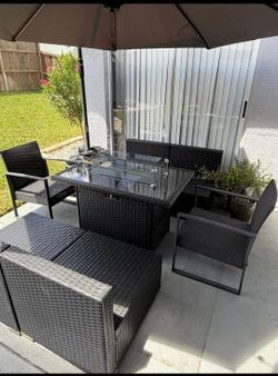 Outdoor patio set with delivery available