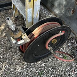 Retractable air hose