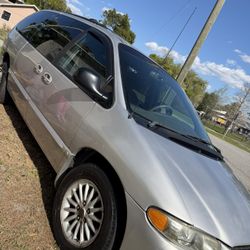 2000 Chrysler Town & Country