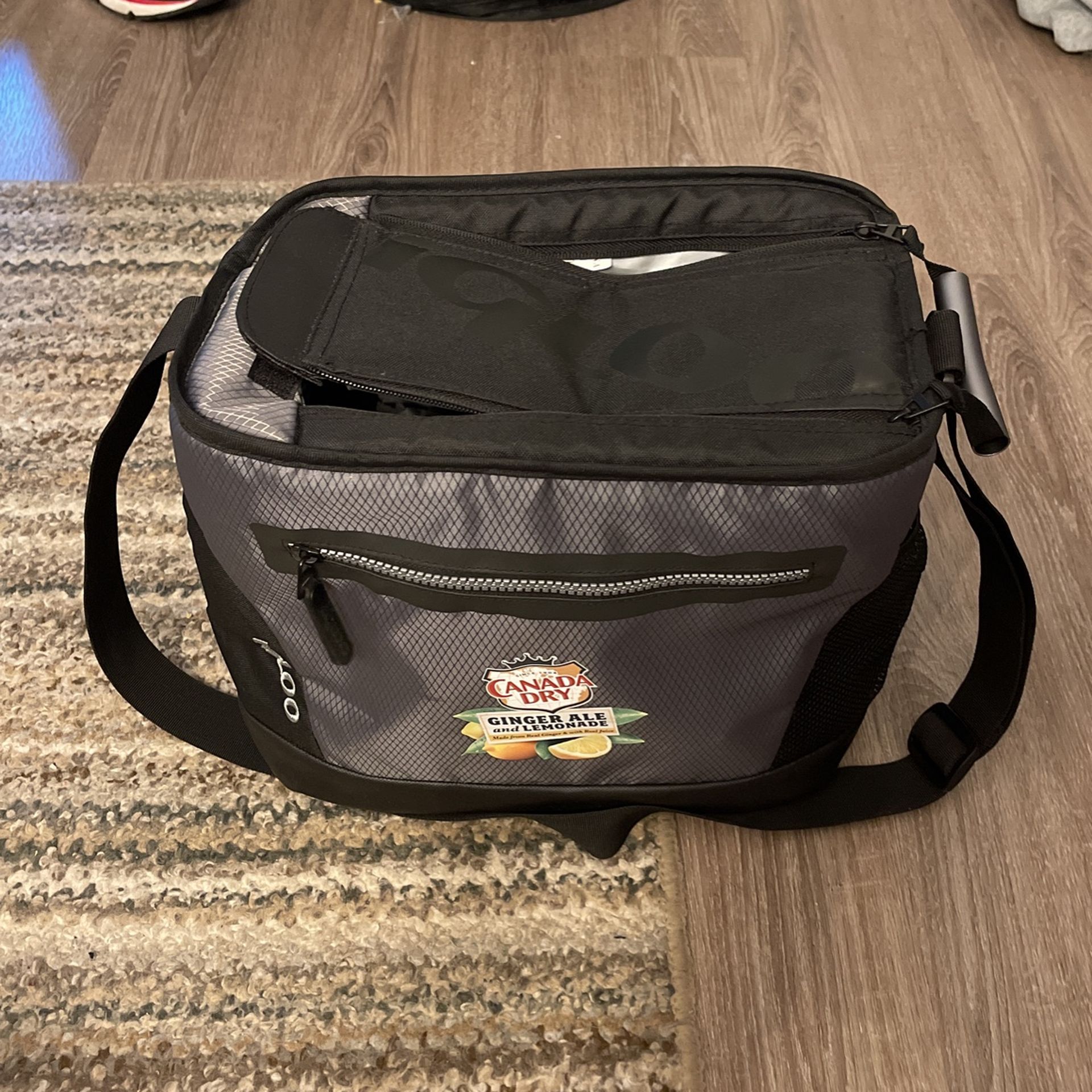 Igloo Soft Cooler - Canada Dry Edition