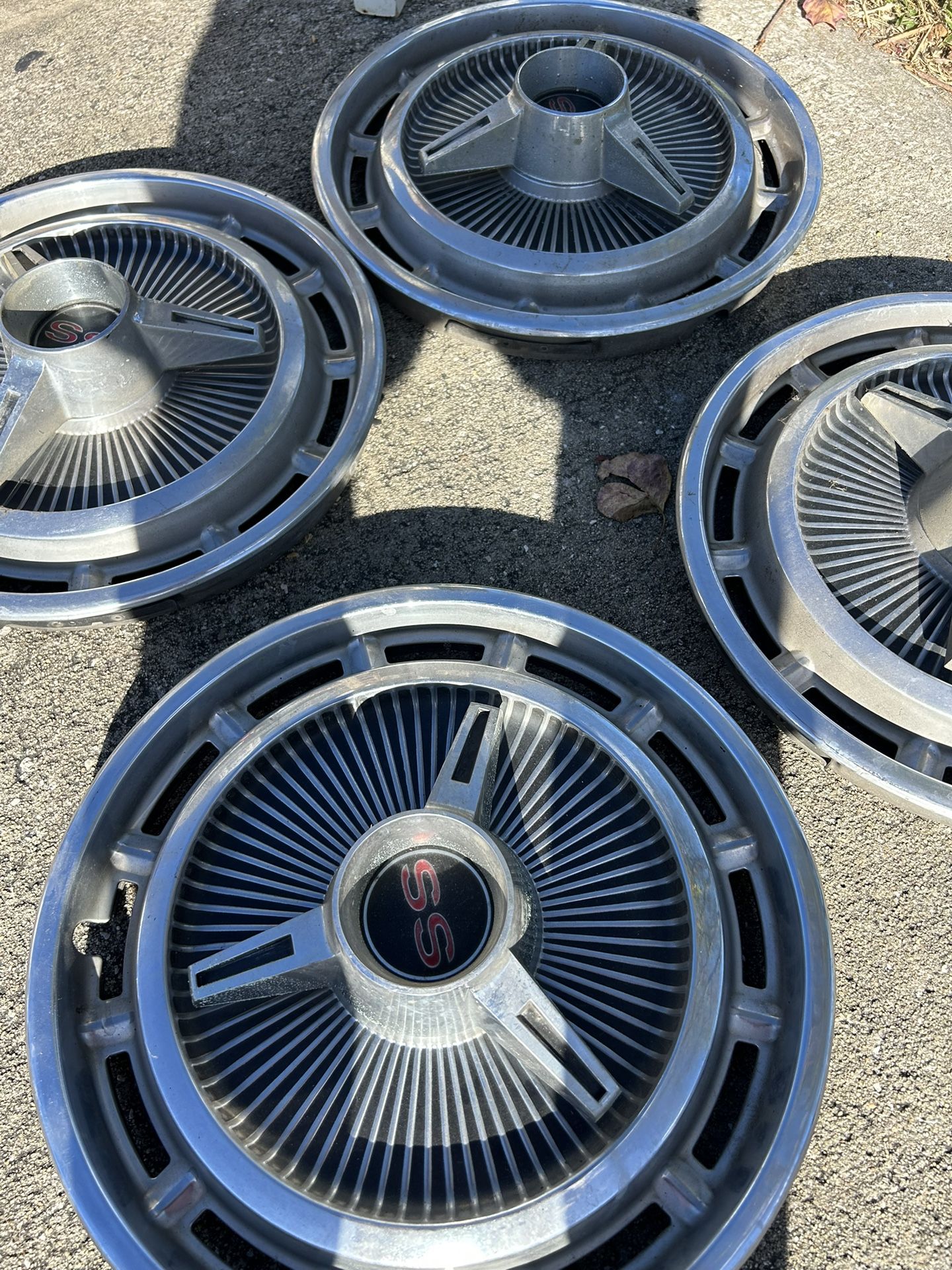 Chevy SS Hubcaps (4)