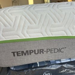 King Tempurpedic Flex hybrid supreme Only slept on 14 nights was in spare room perfect condition!  I can deliver or come see  Retail $4,089 Your Price