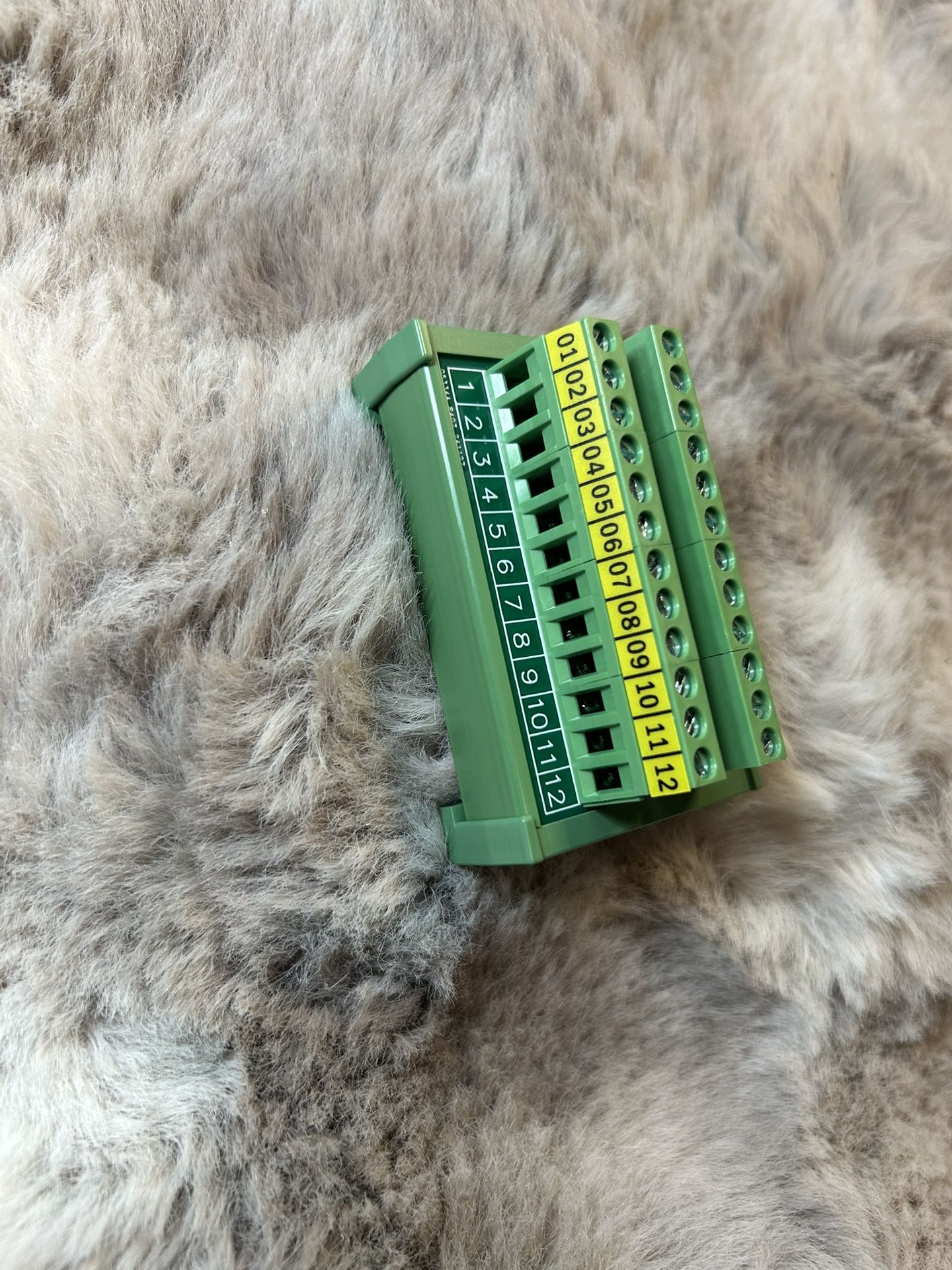 DIN Rail Mount 24A/400V 12 Position Screw