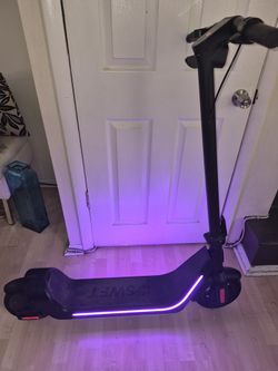 SWFT ADULT E- SCOOTER ($275)