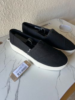 Toms wear good size 6.5