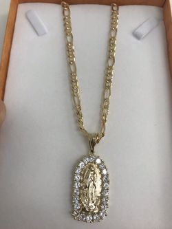 Gold filled fígaro chain with Virgin Mary charm