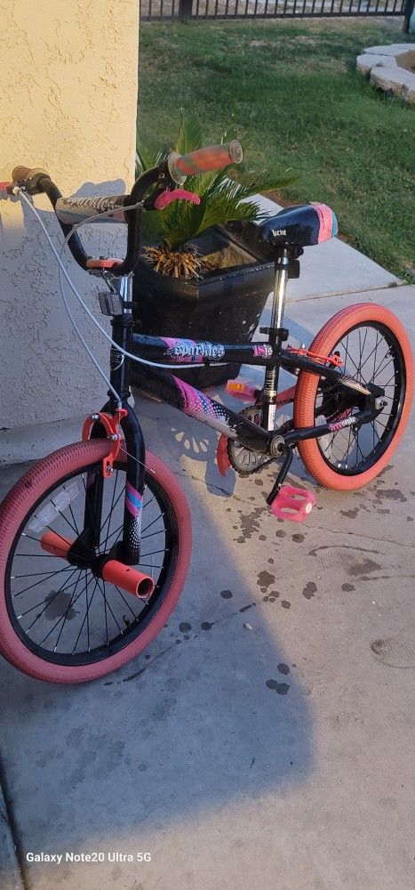 Girls 18" Bike In Excellent Condition