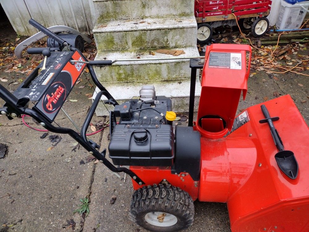 Nice Snow Blower Like New 24in Cut 