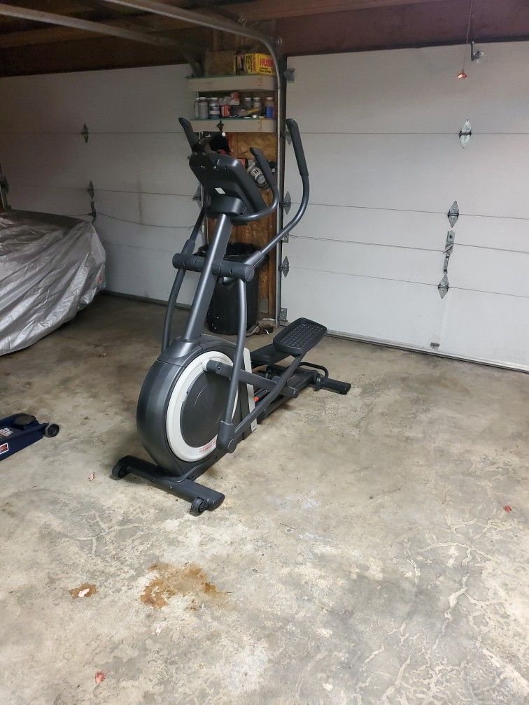 Proform Carbon EL Elliptical Machine